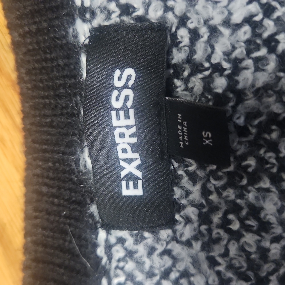 Express White and Black Swrater With Grid Pattern XS, EUC - Picture 2 of 5